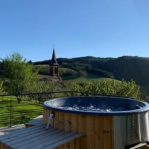 domaine-de-la-rue-de-la-tour.hotels-rhonealpes.com/